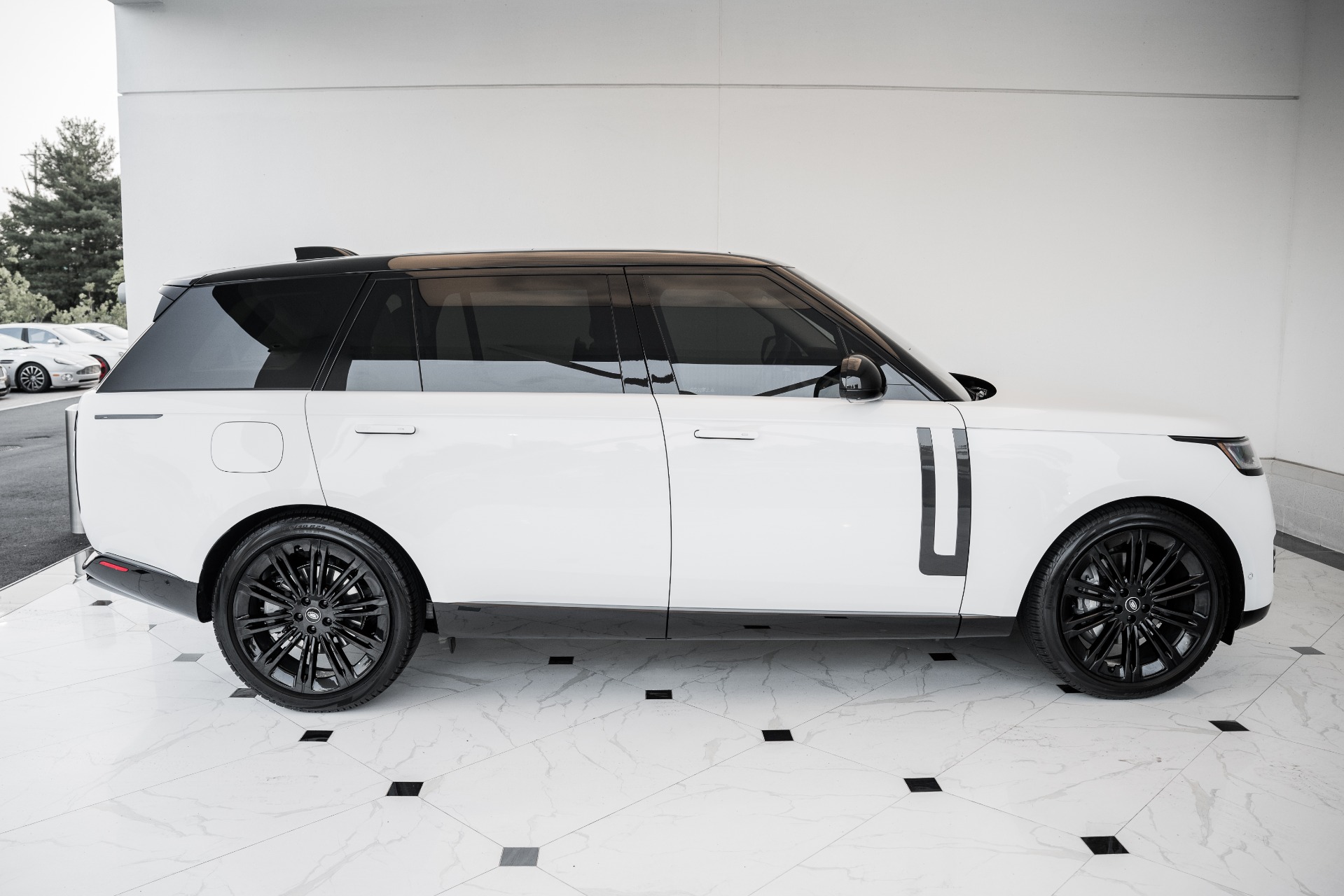 Used 2023 Land Rover Range Rover SE LWB 5+2 For Sale (Sold
